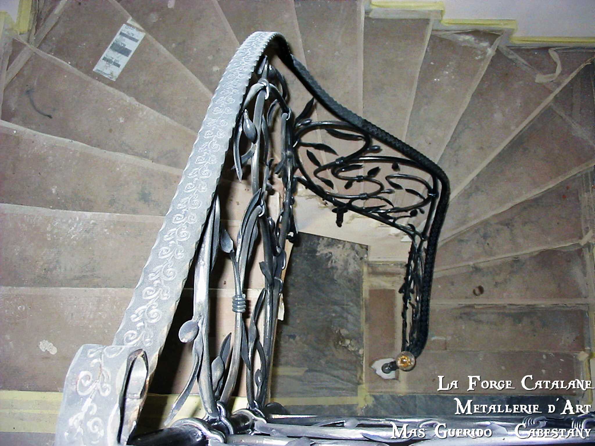 rampant main courante ouvrage boule finition poteau vegetal feuilles forge catalane 3.jpg